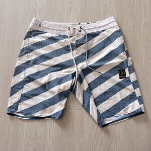 Volcom Board Shorts Size 31